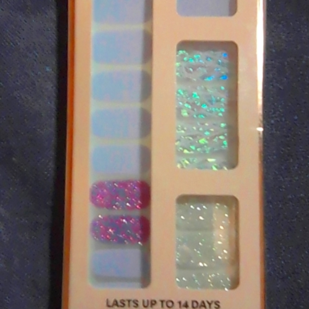 32 nail strips dashing diva gloss ultra shine gel palette (2) - Picture 2 of 9